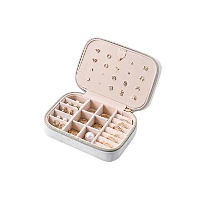 Gaman Gmn-1 Kadife Kaplama Premium Seri Lüks Takı Mücevher Kutusu - Seyahat Takı Kutusu, Beyaz