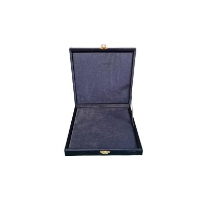 Lüks Kadife Takı Kutusu, Mücevher ve Tesbih için, Desenli Kadife Kaplama, Kilitli, Premium Hediye Kutusu (LACİVERT, 17X17)