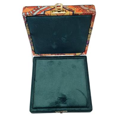 Lüks Kadife Takı Kutusu, Mücevher ve Tesbih için, Desenli Kadife Kaplama, Kilitli, Premium Hediye Kutusu (DESENLİ H.YEŞİL, 15X15)